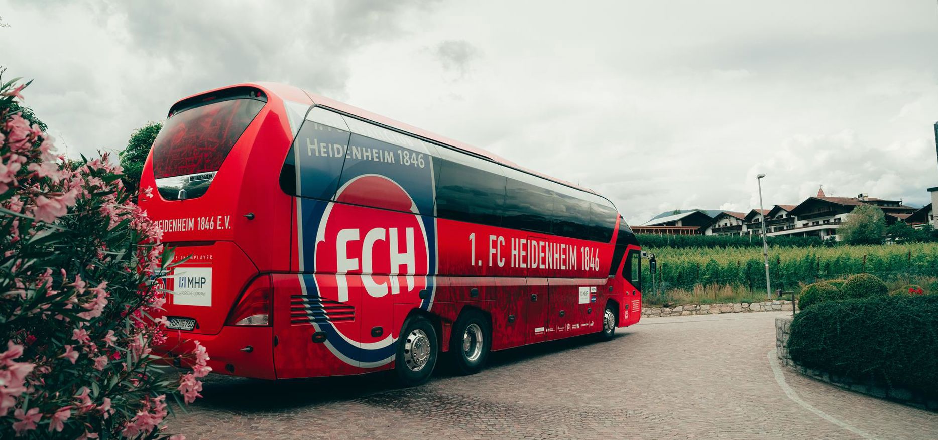 Mannschaftsbus des 1. FC Heidenheim