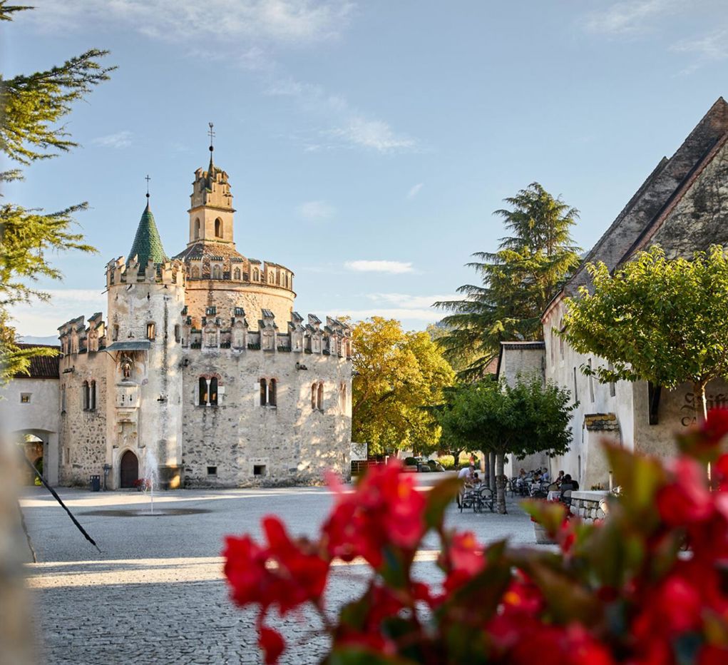 engelsburg-bei-kloster-neustift-castel-santangelo-allabbazia-di-novacella-c-andreas-tauber-2048-x-1365