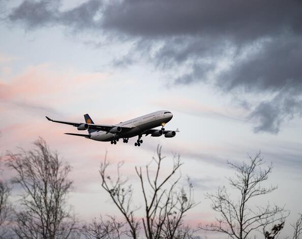 Ein Flugzeug